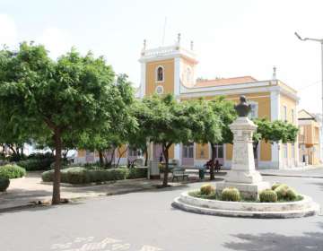 Câmara da Praia com projeto para a Praça Alexandre Albuquerque 