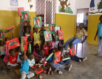 Doação de equipamento escolar 