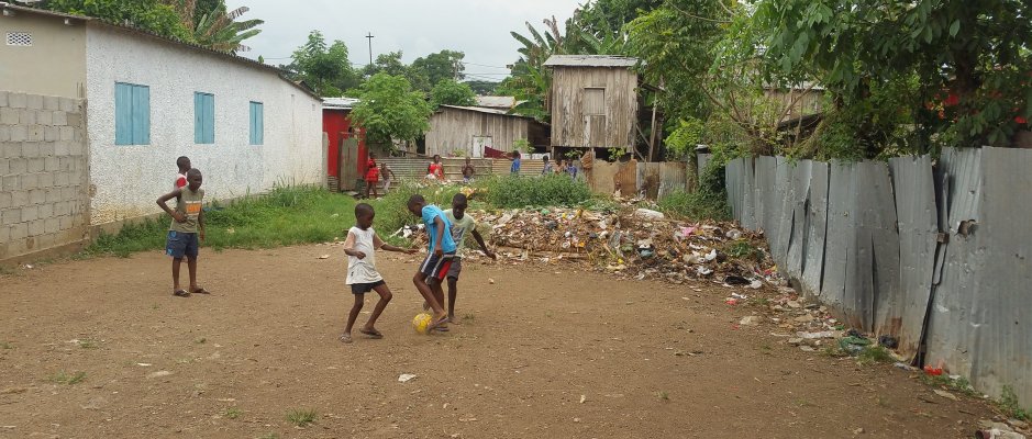 Lançamento da campanha “Operação Vassourada” para acabar com o lixo em São Tomé