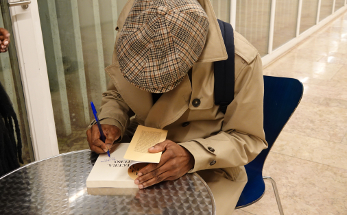  UCCLA acolheu lançamento do livro “Úlcera, Útero” 