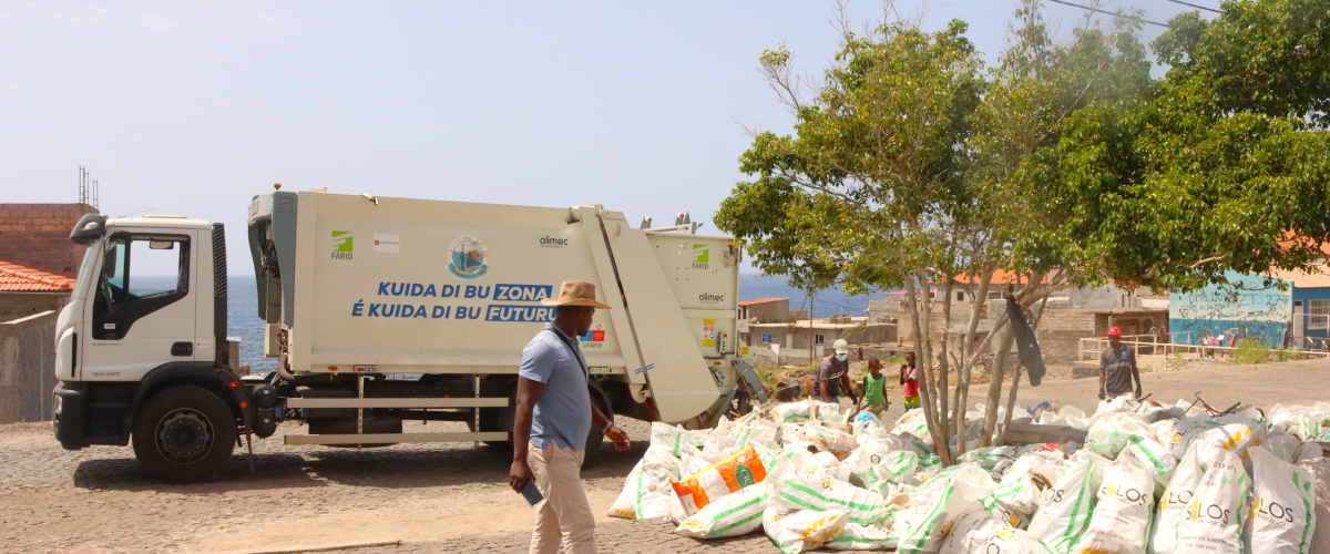 Ação de limpeza comunitária em Porto Mosquito