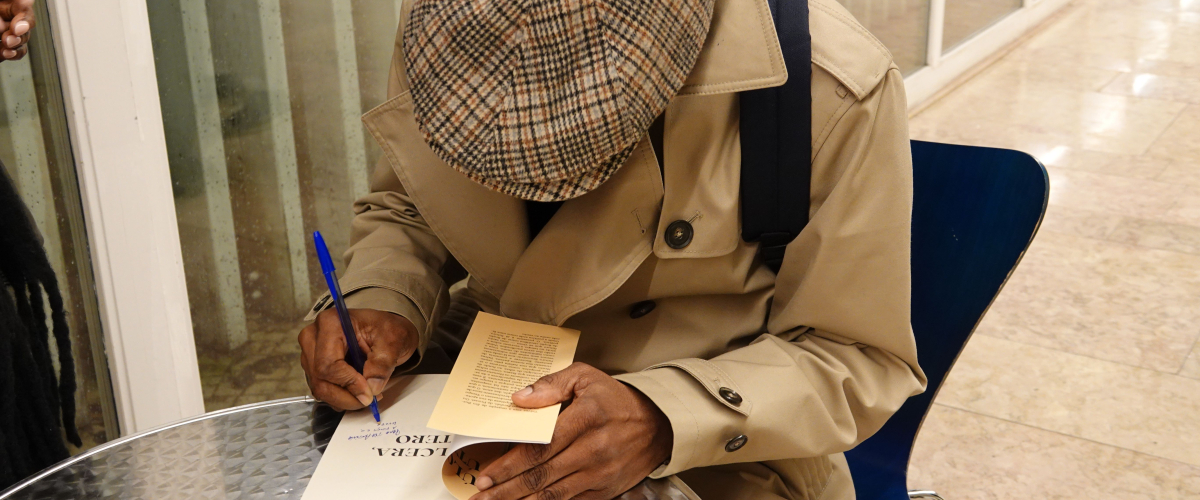  UCCLA acolheu lançamento do livro “Úlcera, Útero” 