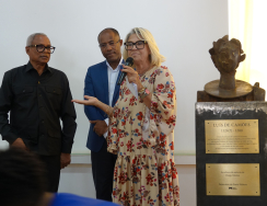 Busto Luís de Camões a Biblioteca Nacional de Cabo Verde, na cidade da Praia - Inaugurado dia 16 de outubro de 2025