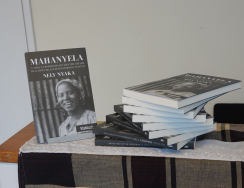 UCCLA acolheu lançamento do livro “Mahanyela: A Vida na Periferia da Grande Cidade de Ka Mpfumo, Lourenço Marques, Maputo” 