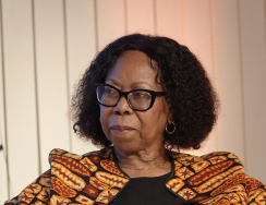 UCCLA acolheu lançamento do livro “Mahanyela: A Vida na Periferia da Grande Cidade de Ka Mpfumo, Lourenço Marques, Maputo”  - Gita Honwana Welch