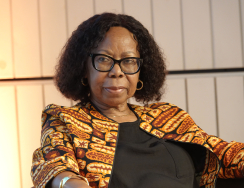 UCCLA acolheu lançamento do livro “Mahanyela: A Vida na Periferia da Grande Cidade de Ka Mpfumo, Lourenço Marques, Maputo”  - Gita Honwana Welch