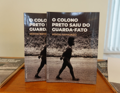 Livro O colono preto saiu do guarda-fato apresentado na UCCLA