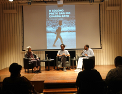 Livro O colono preto saiu do guarda-fato apresentado na UCCLA
