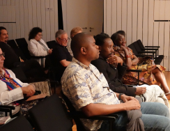 Livro O colono preto saiu do guarda-fato apresentado na UCCLA