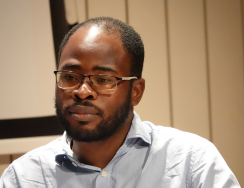 Livro O colono preto saiu do guarda-fato apresentado na UCCLA