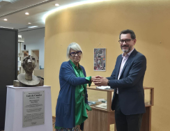 UCCLA oferece busto de Camões à Unesp