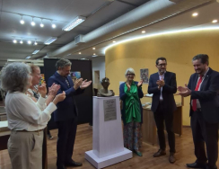 UCCLA oferece busto de Camões à Unesp