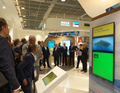 Visita ao Pavilhão de exposição da Plataforma de Serviços para a Cooperação Comercial entre a China e os Países de Língua Portuguesa-Macau