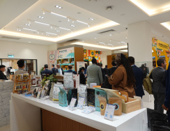 Visita ao Pavilhão de exposição da Plataforma de Serviços para a Cooperação Comercial entre a China e os Países de Língua Portuguesa-Macau