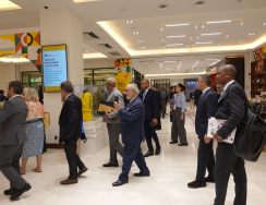 Visita ao Pavilhão de exposição da Plataforma de Serviços para a Cooperação Comercial entre a China e os Países de Língua Portuguesa-Macau