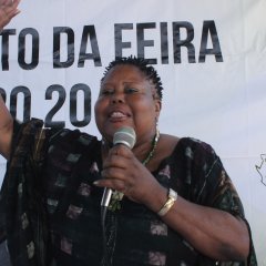 Escritora moçambicana Fátima Langa realiza sessões de literatura infanto-juvenil