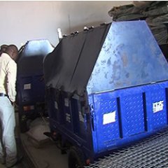 Motas-contentores para a recolha do lixo em Nampula