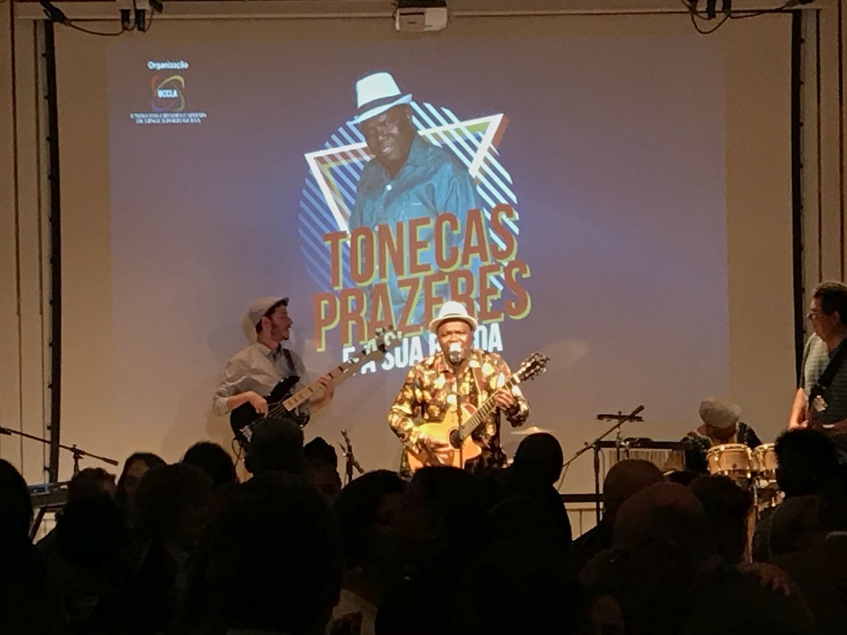 Tonecas Prazeres e a sua banda ao vivo na UCCLA_0583