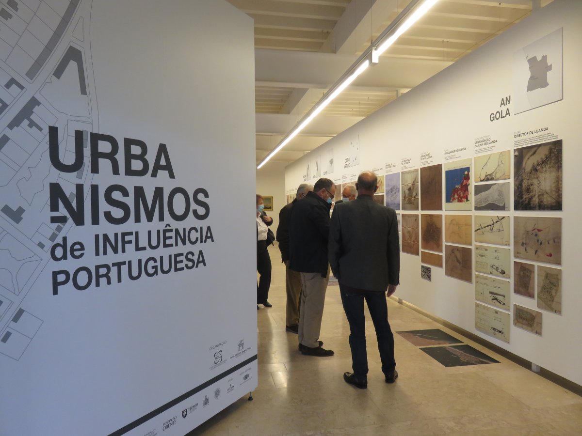 Visita de delegação da Fundação Gulbenkian à exposição da UCCLA_1721