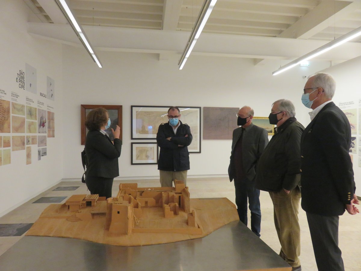Visita de delegação da Fundação Gulbenkian à exposição da UCCLA_1731
