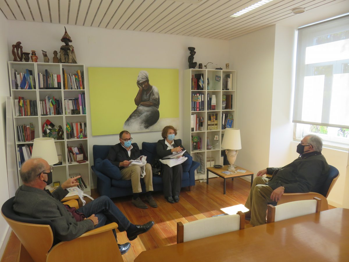 Visita de delegação da Fundação Gulbenkian à exposição da UCCLA_1750
